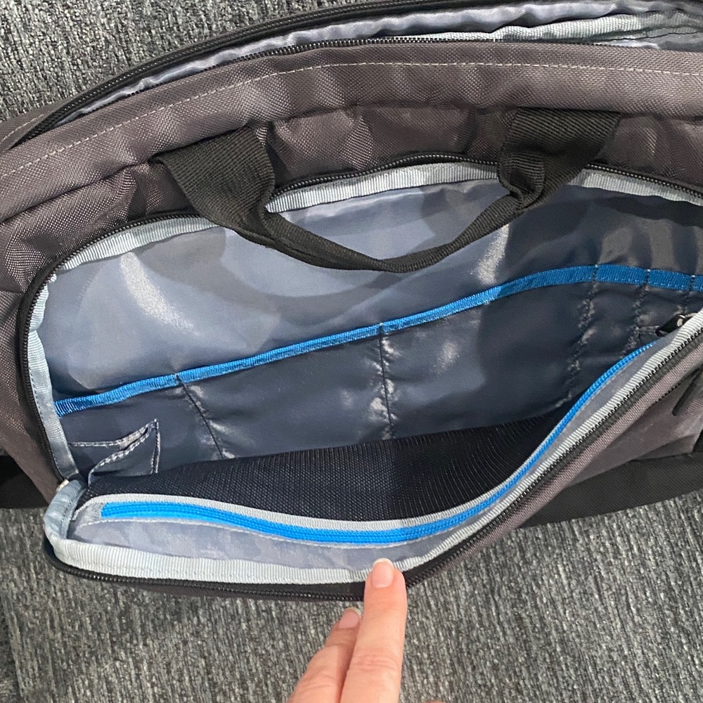 Dell Gray and Black Laptop Briefcase with Blue Accent - Picture 4 of 8